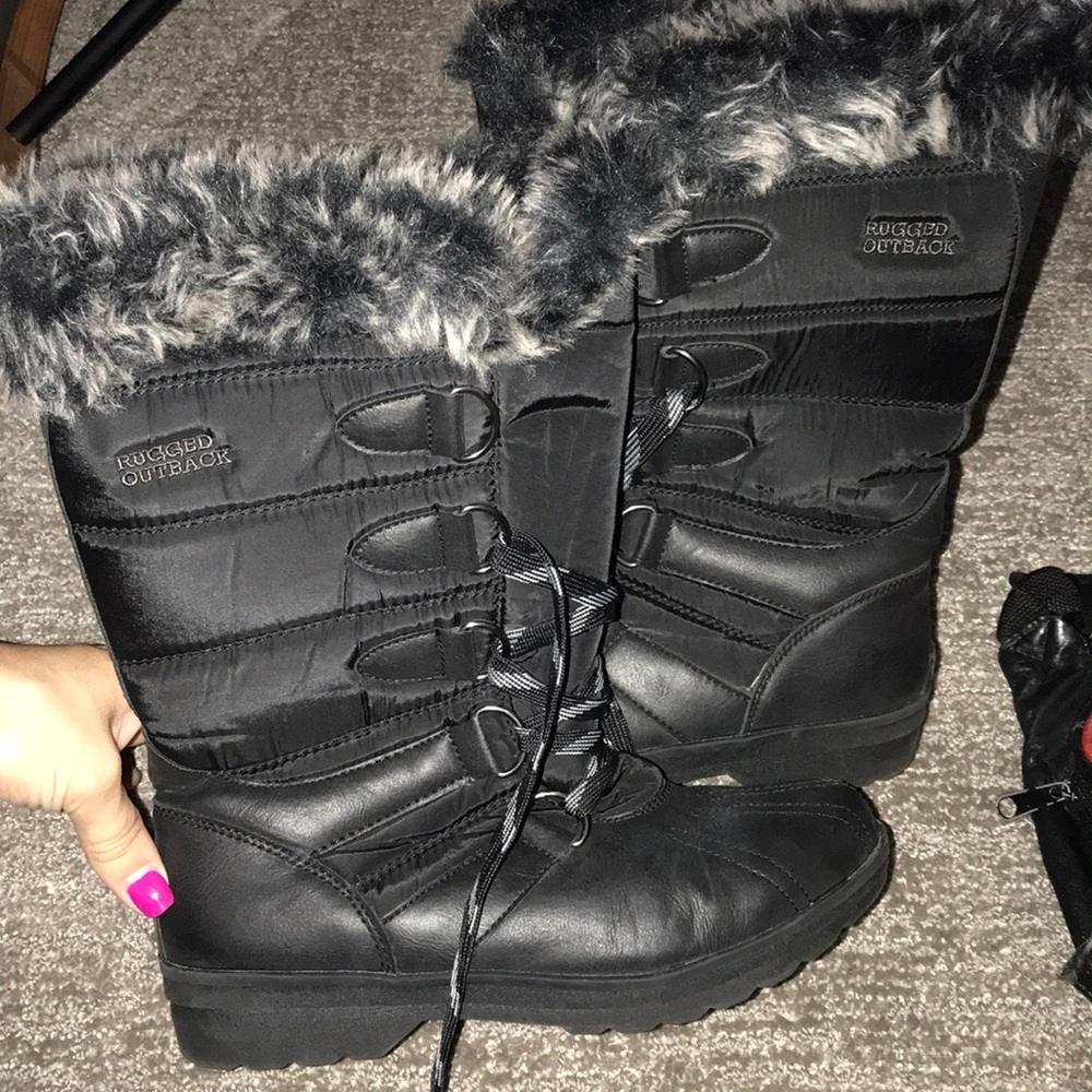 Snow boots
